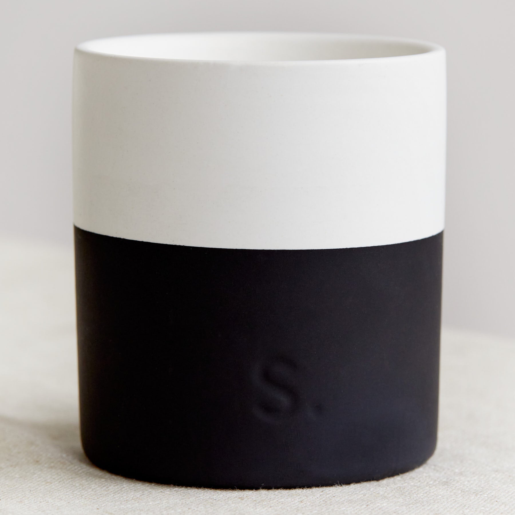 Scandi: Black Orka Candle - Activated Charcoal & Matcha