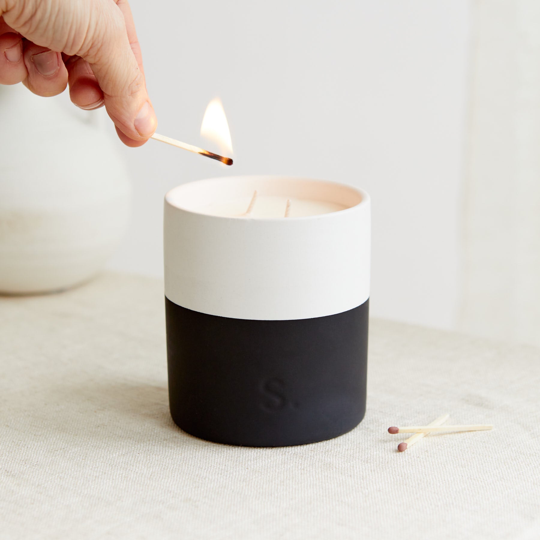 Scandi: Black Orka Candle - Activated Charcoal & Matcha