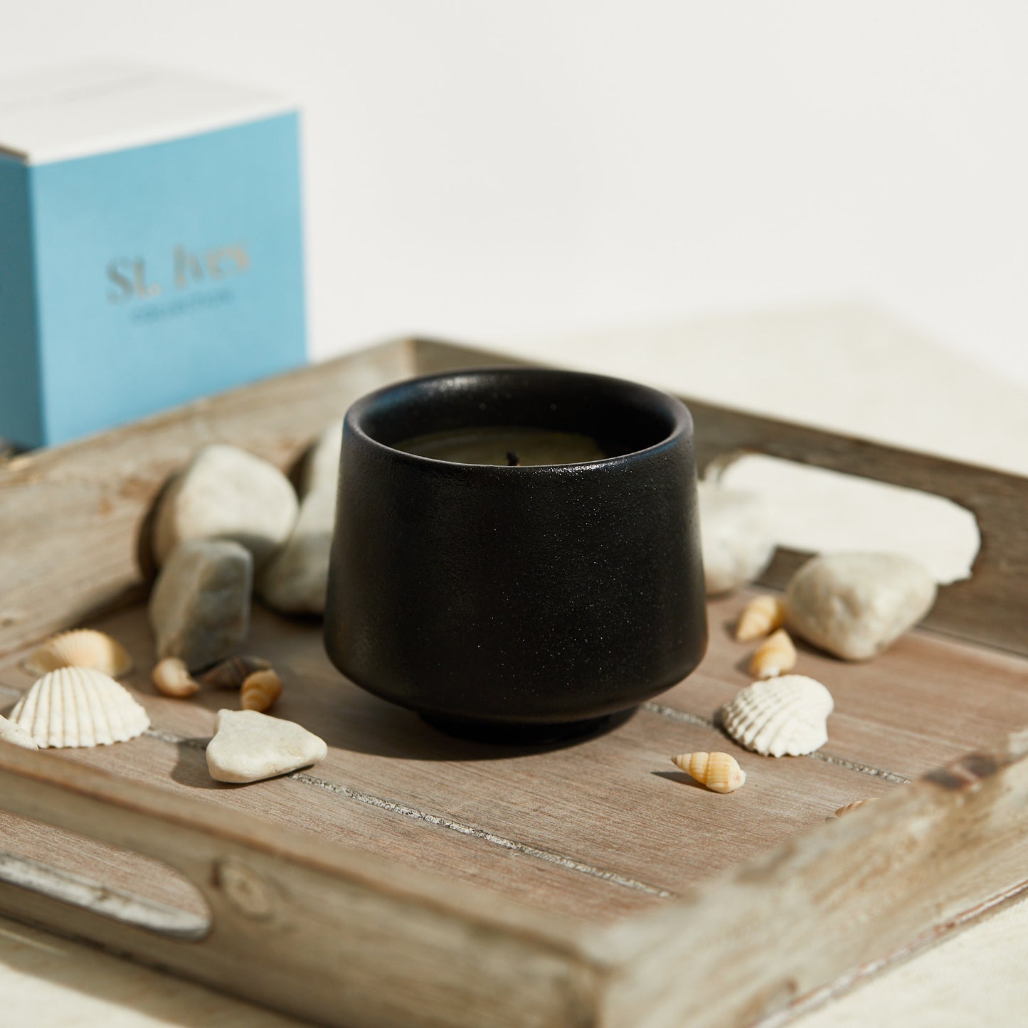St Ives: Constantine Bay Candle - Activated Charcoal & Matcha